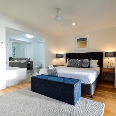 Shorelines 31 Renovated Upmarket Two Bedroom Apartment With Ocean Views And Buggy Hamilton Island Exterior photo